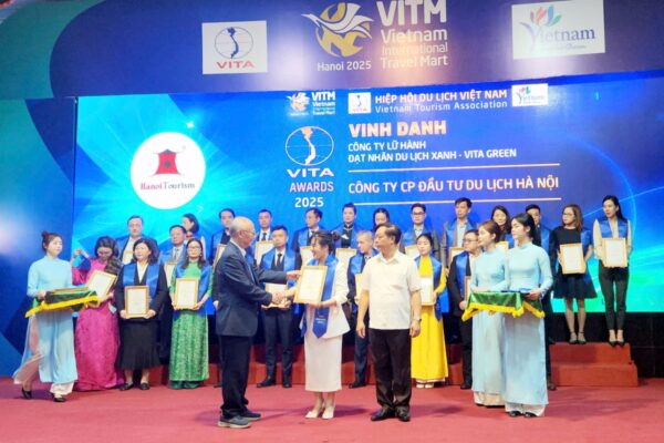 Hanoi Tourism nhận chứng nhận Vita Green
